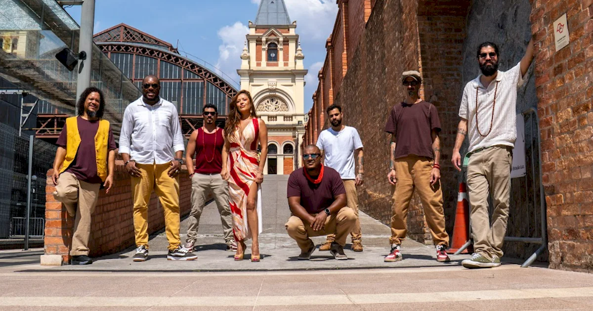 Chinela Voadora mistura samba, rap e groove em álbum dançante que chega às plataformas
