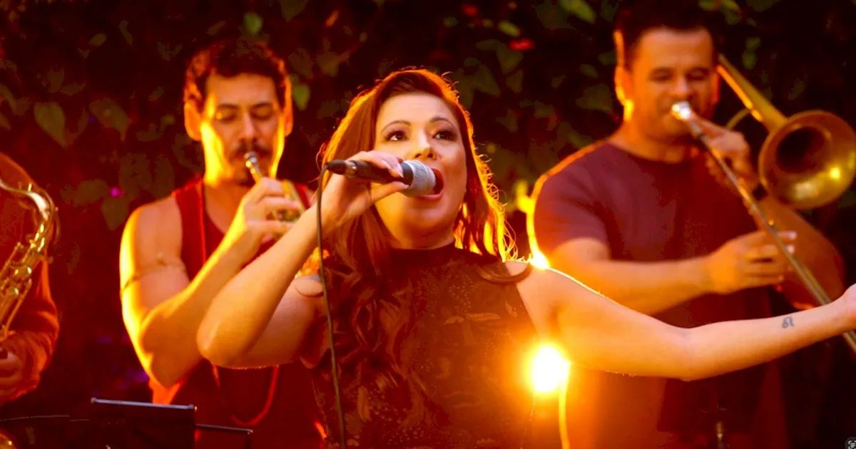 Chinela Voadora apresenta a força da música brasileira em novo audiovisual gravado ao vivo
