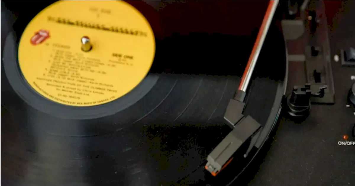 Os compactos de discos de vinil terão força no século 21?