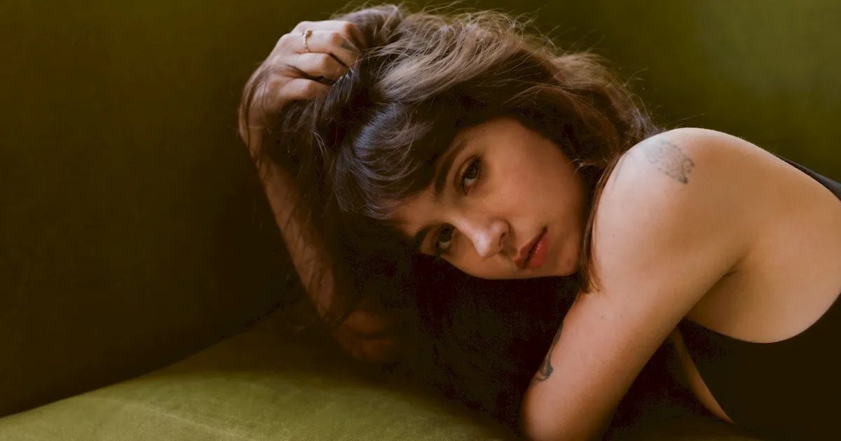 Álbum cult de Clairo retorna ao vinil cinco anos depois