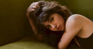 Álbum cult de Clairo retorna ao vinil cinco anos depois