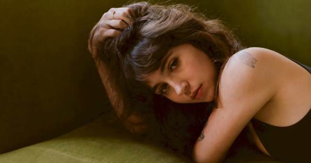 Álbum cult de Clairo retorna ao vinil cinco anos depois