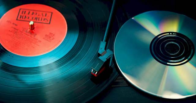 Formatos físicos de música como vinil e CD ganham força no mercado