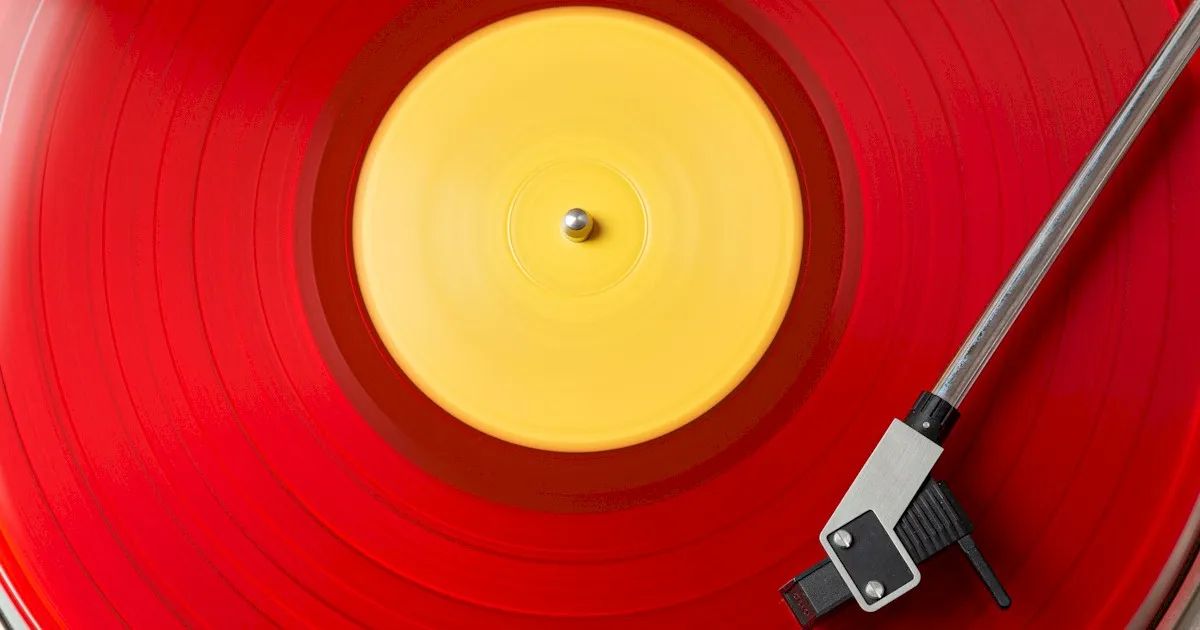 Como a música é gravada nos sulcos de um disco de vinil?