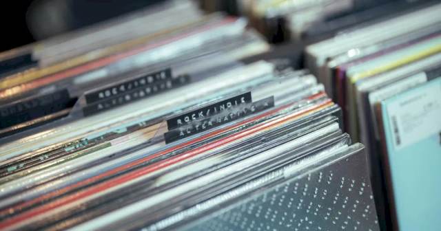 Vinil novo ou usado: qual é melhor para começar uma coleção?